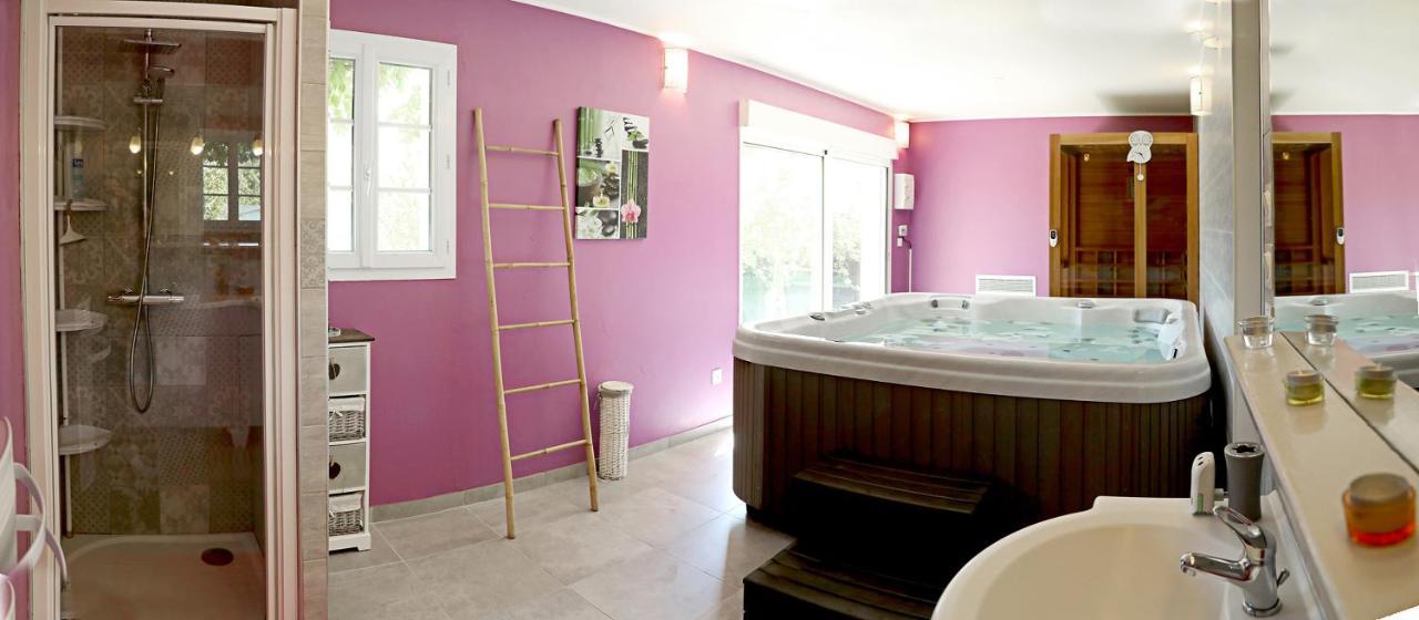 Au Coeur Du Bien-Etre, Chalet Avec Piscine Chauffee Et Couverte, Spa, Sauna, Massages Monteaux Ngoại thất bức ảnh